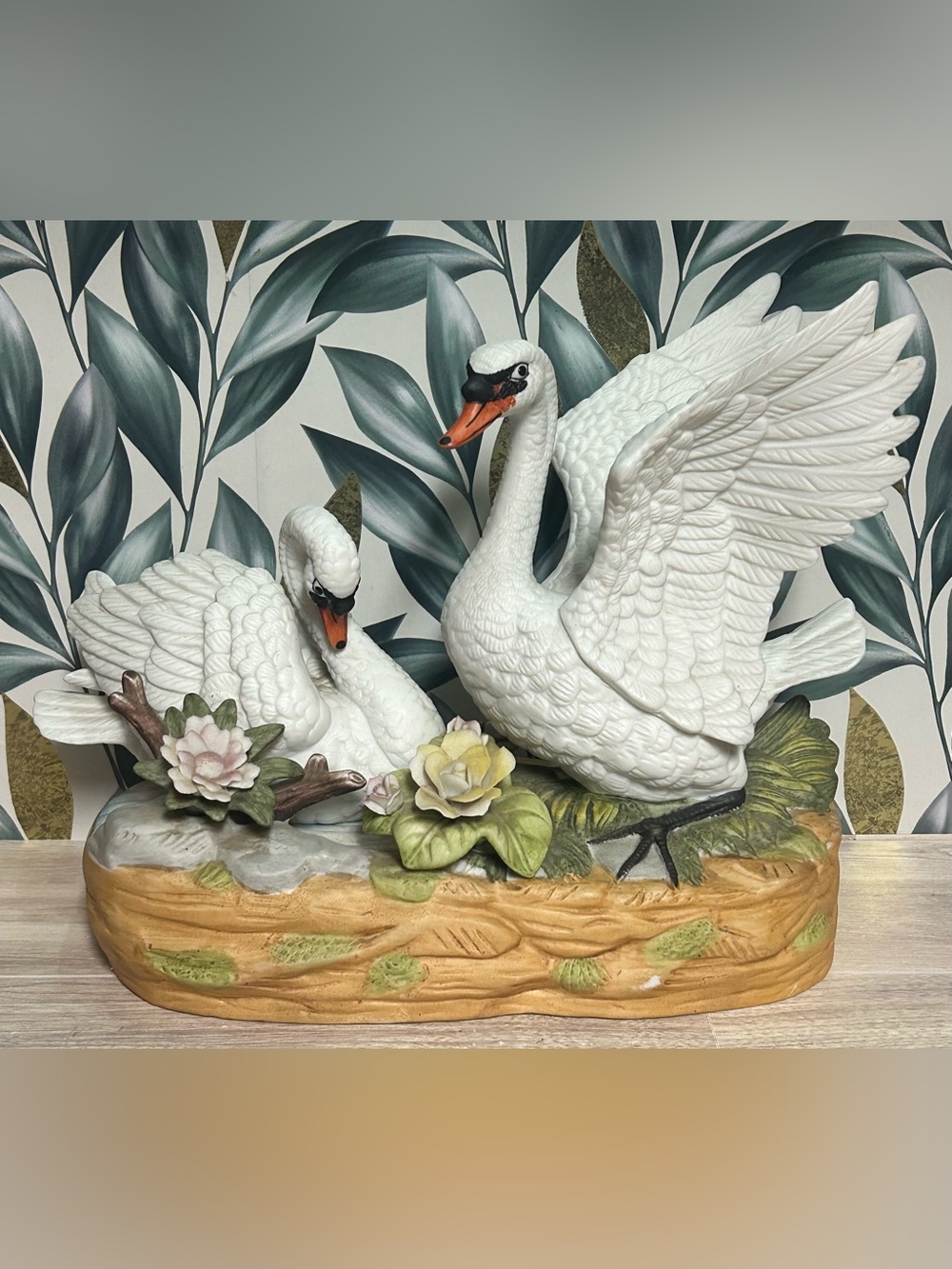 Vintage Wellington Collection Porcelain Swan Music Box Figurine